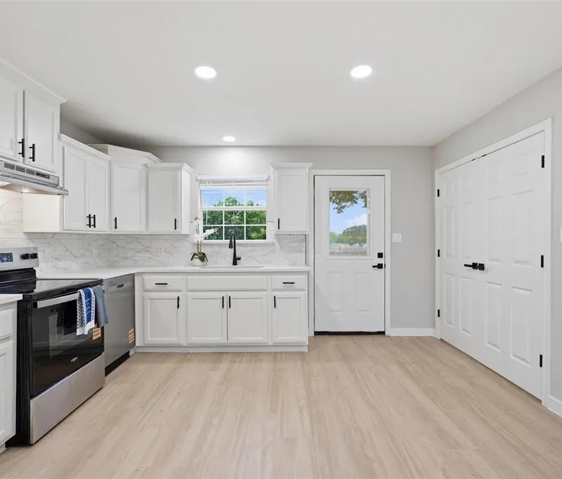 210 W Madison Street, Hillsboro TX 76645