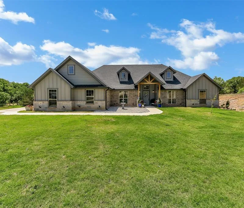 2033 Bedford Court, Weatherford TX 76088