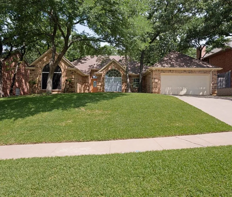 1818 Haydenbend Circle, Grapevine TX 76051