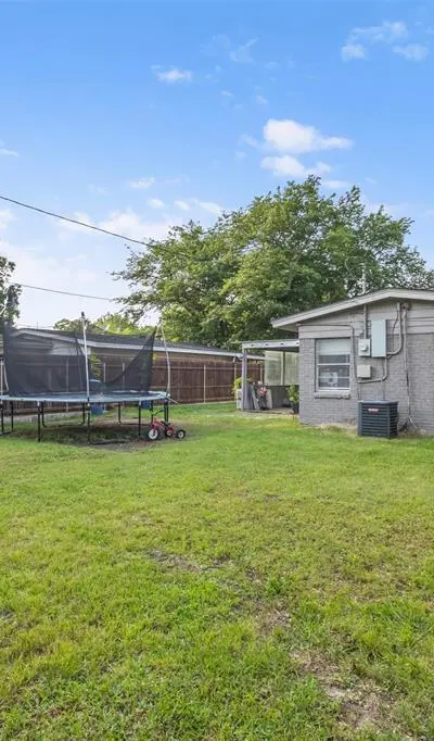 1602 Park Place, Irving TX 75061 - Photo 2