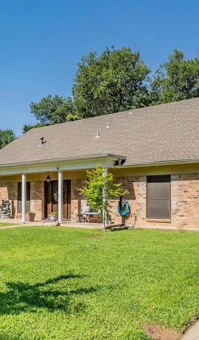 1810 Lakeside Drive, Arlington TX 76013 - Photo 2