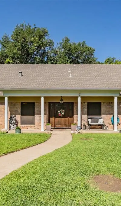 1810 Lakeside Drive, Arlington TX 76013 - Photo 3