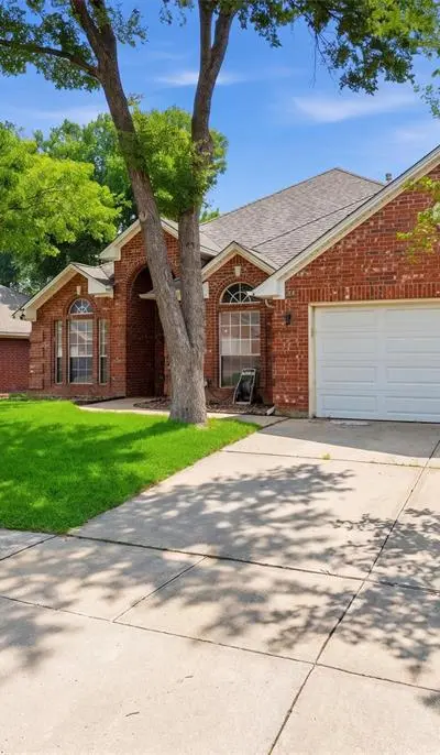 6020 Fannin Drive, Arlington TX 76001 - Photo 2