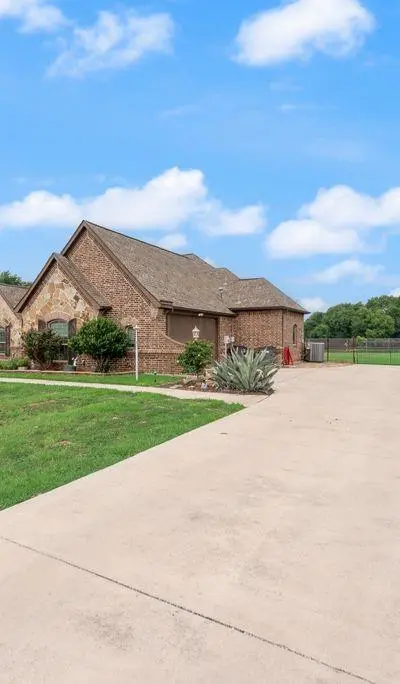 243 Miramar Circle, Weatherford TX 76085 - Photo 4