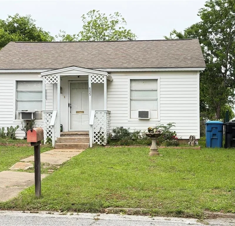 605 E Morton Street, Denison TX 75021