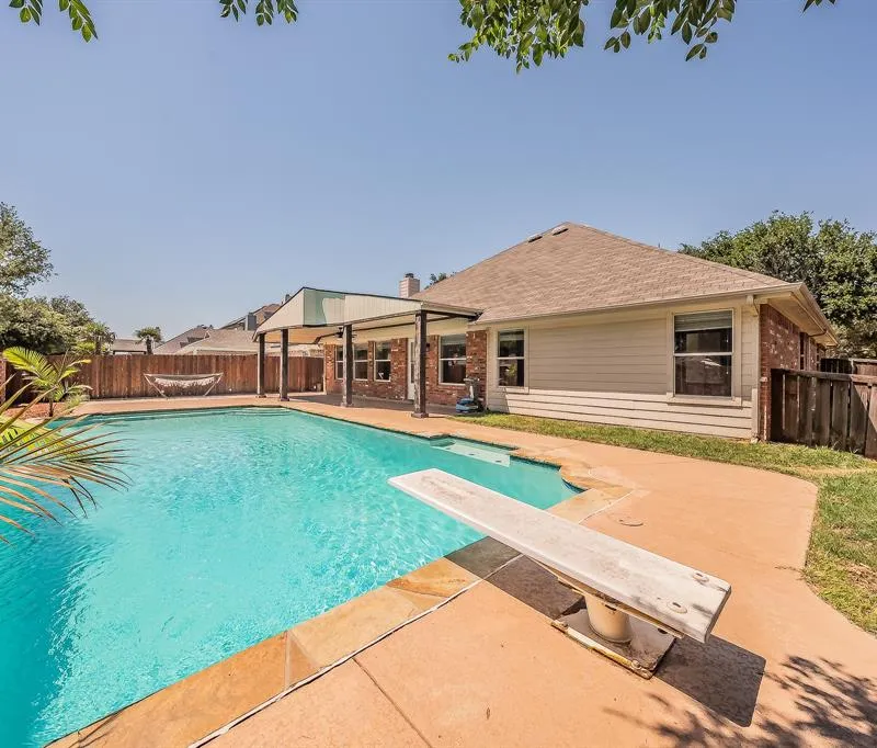 1011 Fleetwood Cove Drive, Grand Prairie TX 75052