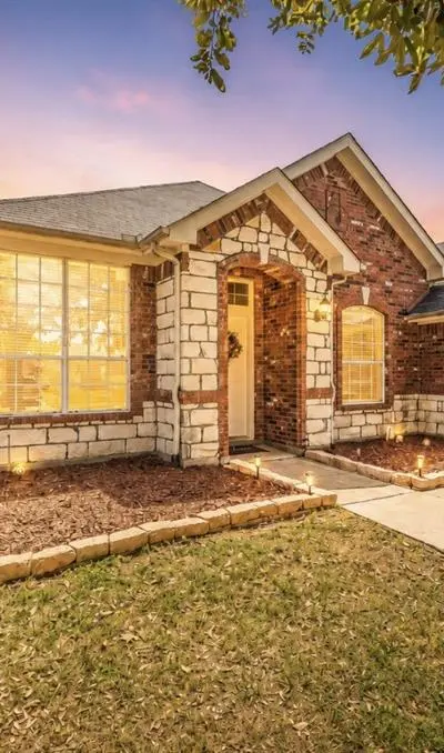 1011 Fleetwood Cove Drive, Grand Prairie TX 75052 - Photo 2