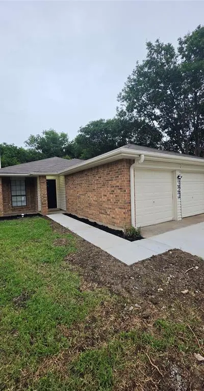 323 Valley Spring Drive, Arlington TX 76018