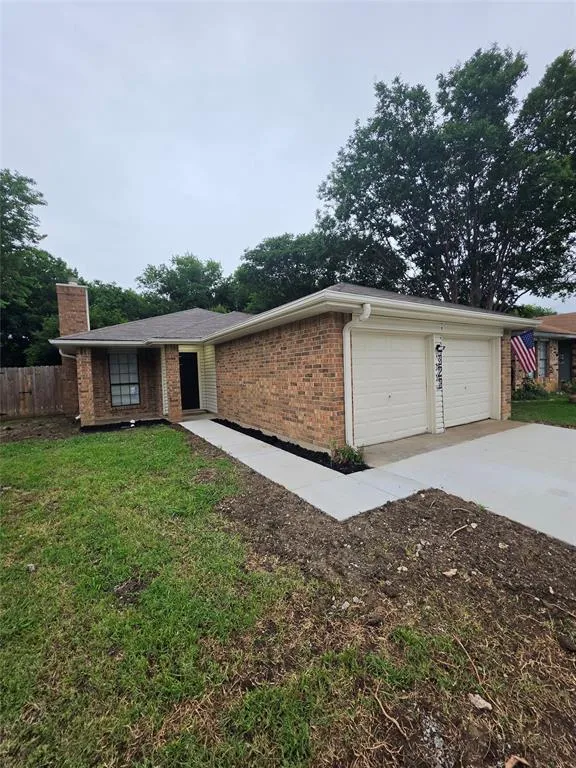 323 Valley Spring Drive, Arlington TX 76018
