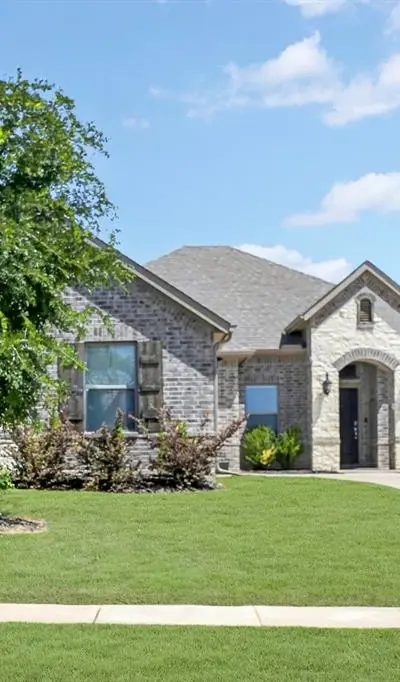 136 Gleeson Drive, Red Oak TX 75154 - Photo 2