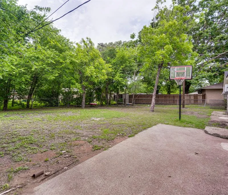 2509 Woodlawn Drive, Ennis TX 75119