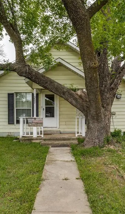 205 W Main Street, Gunter TX 75058