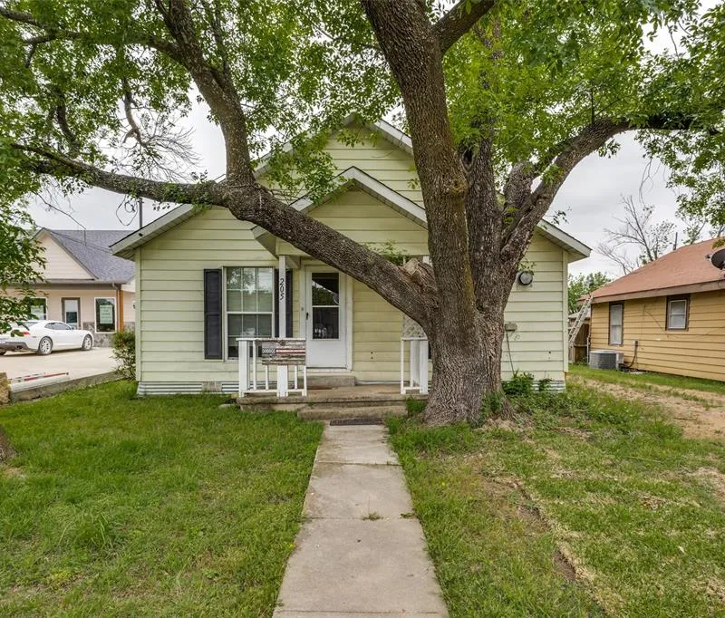205 W Main Street, Gunter TX 75058