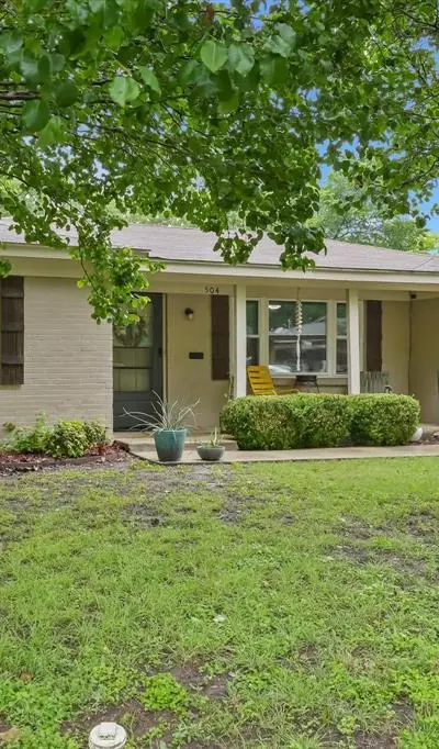 504 Parkside Drive, White Settlement TX 76108 - Photo 2
