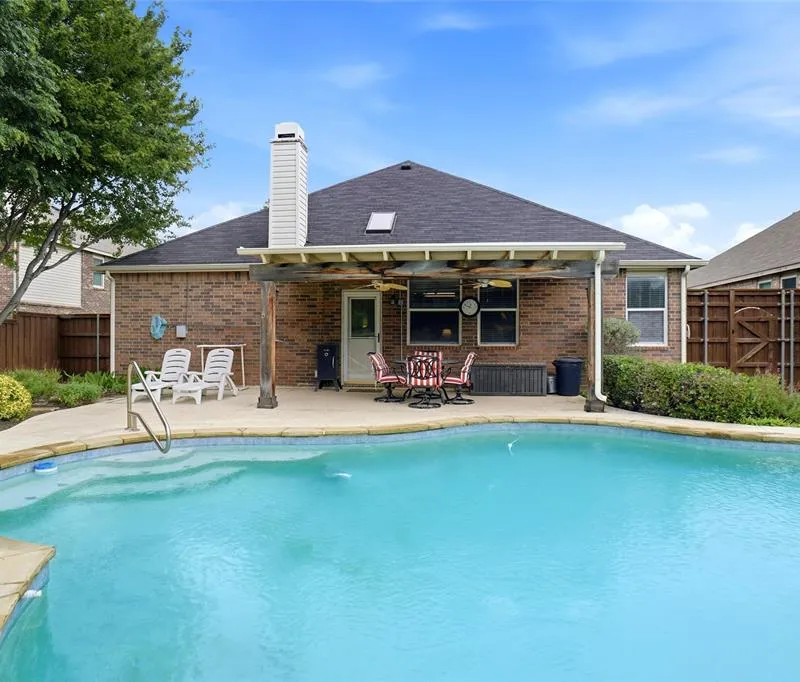 1140 Whispering Trail Circle, Lewisville TX 75067