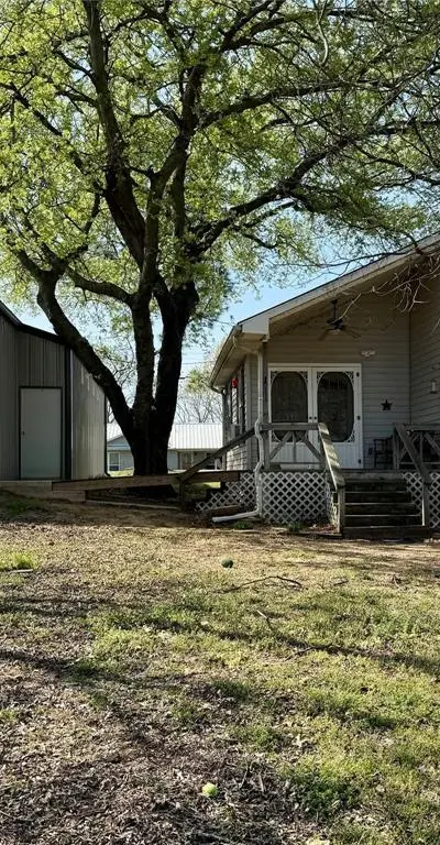 306 Oak Street, Nocona TX 76255 - Photo 2