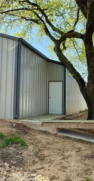 306 Oak Street, Nocona TX 76255 - Photo 3