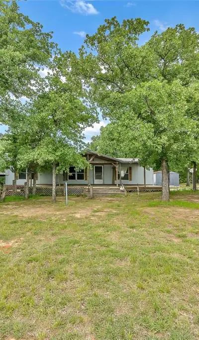 228 Slayden Drive, Sunset TX 76270