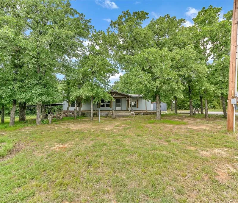 228 Slayden Drive, Sunset TX 76270