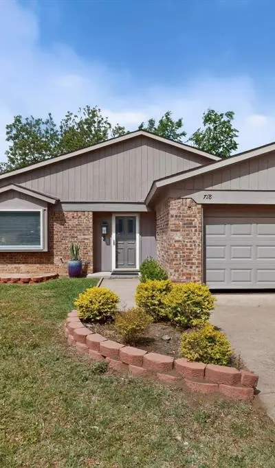 718 Matthews Court, Arlington TX 76012 - Photo 2