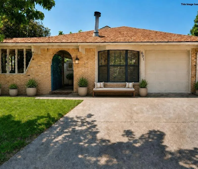 601 Parker Drive, Euless TX 76039