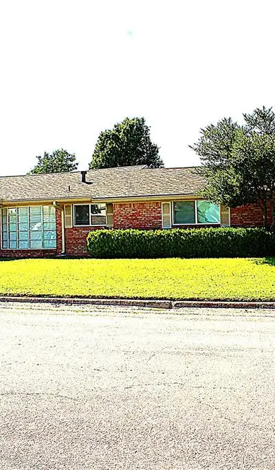 1100 N Lamb Street, Bowie TX 76230