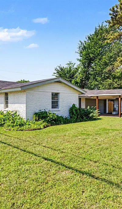 1702 Bristol Court N, Irving TX 75062 - Photo 2