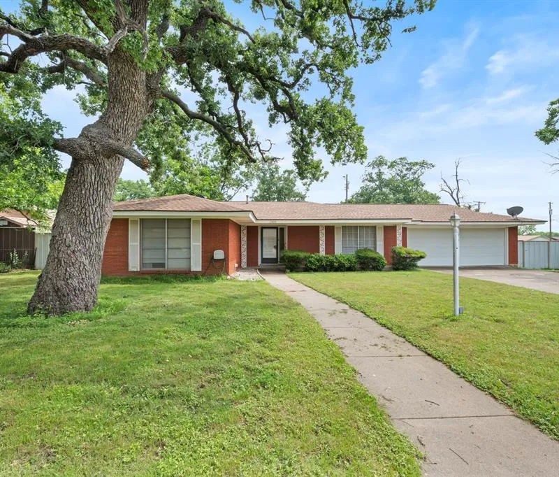 2300 SE 9th Street, Mineral Wells TX 76067
