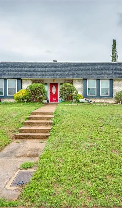 1616 Country Manor Road, Fort Worth TX 76134