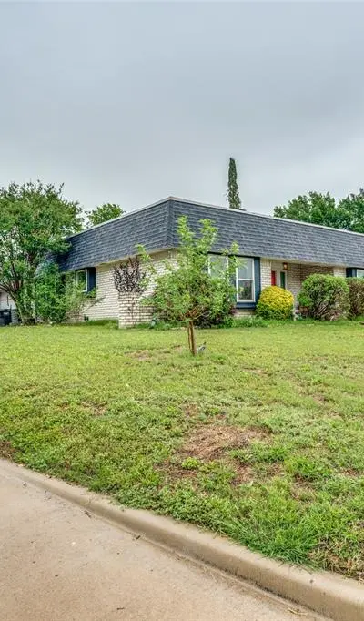 1616 Country Manor Road, Fort Worth TX 76134 - Photo 2