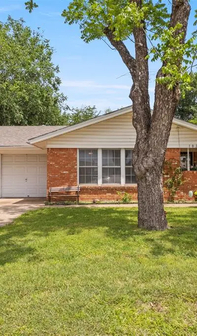 1021 Blue Lake, Fort Worth TX 76103