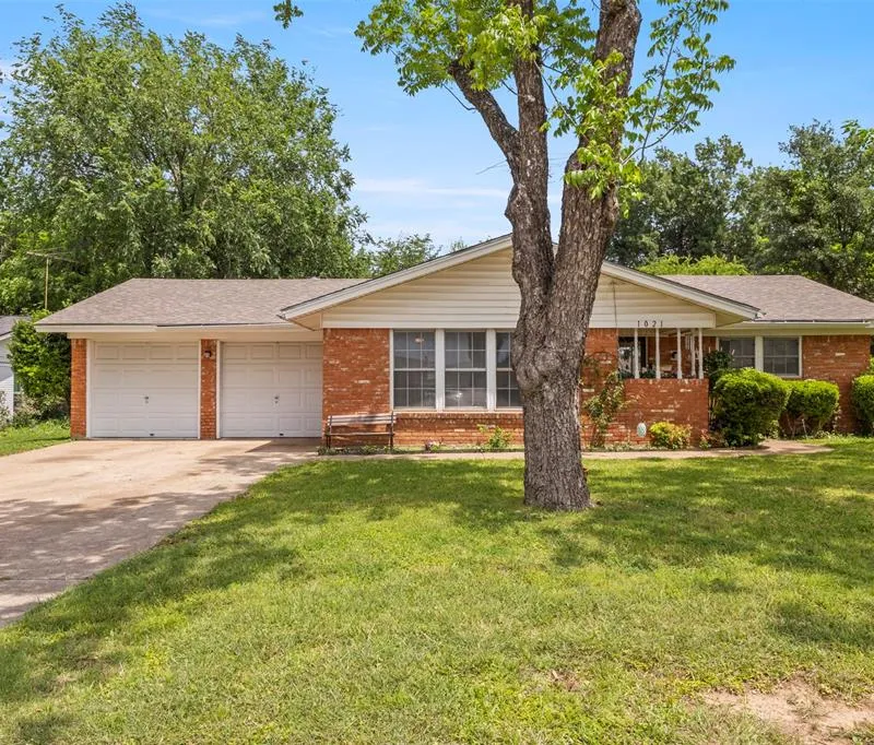 1021 Blue Lake, Fort Worth TX 76103