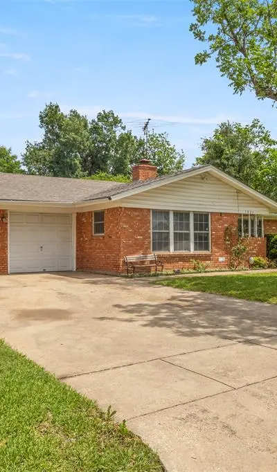 1021 Blue Lake, Fort Worth TX 76103 - Photo 2