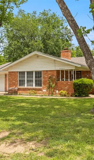1021 Blue Lake, Fort Worth TX 76103 - Photo 3