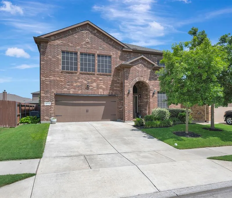 15716 Oak Pointe Drive, Fort Worth TX 76177