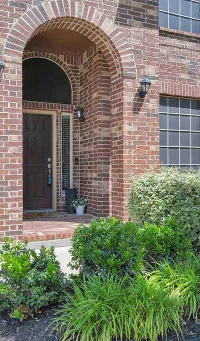 15716 Oak Pointe Drive, Fort Worth TX 76177 - Photo 2