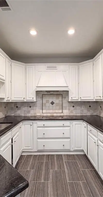 7707 Windmere Court, Irving TX 75063 - Photo 2