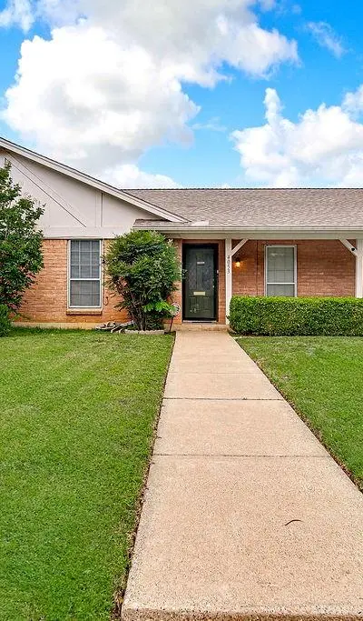 4053 Glenbrook Drive, Arlington TX 76015