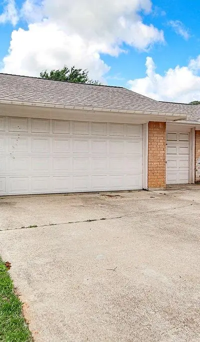 4053 Glenbrook Drive, Arlington TX 76015 - Photo 3