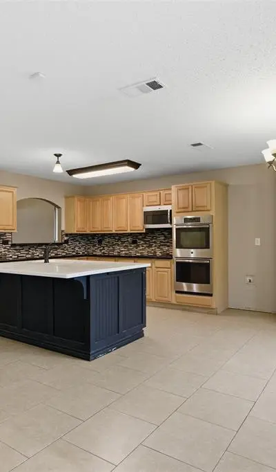 829 Elbe Drive, Arlington TX 76001 - Photo 2