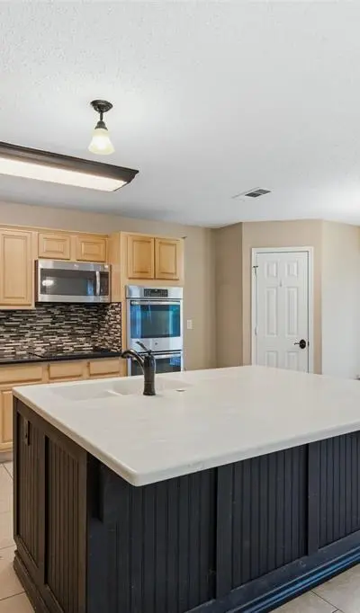829 Elbe Drive, Arlington TX 76001 - Photo 3