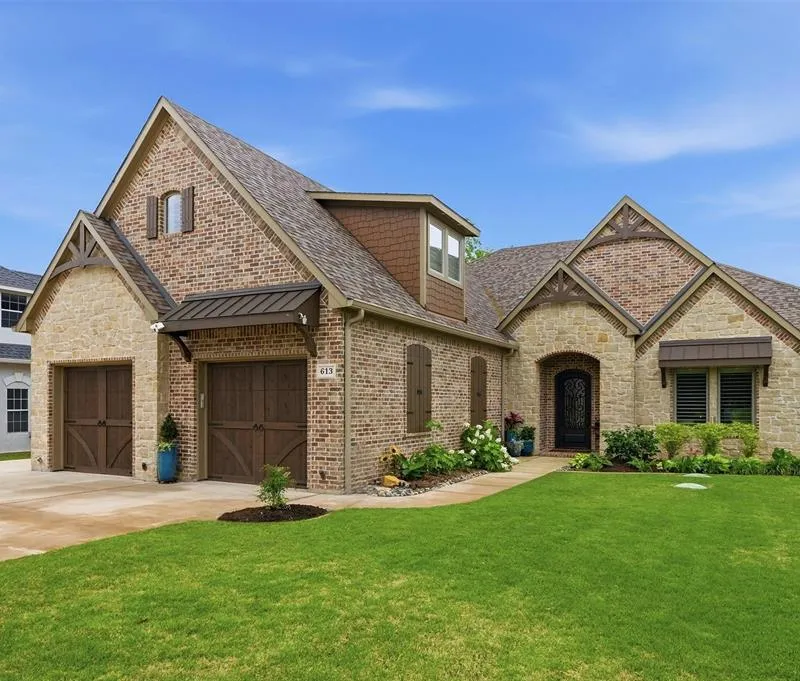 613 Kiowa Drive W, Lake Kiowa TX 76240