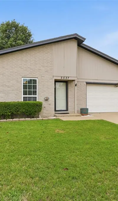 5527 Meadow Oak Street, North Richland Hills TX 76180
