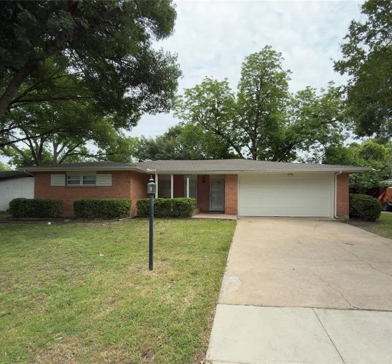 2008 Bradford Drive, Arlington TX 76010
