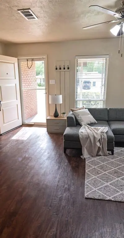 2008 Bradford Drive, Arlington TX 76010 - Photo 4