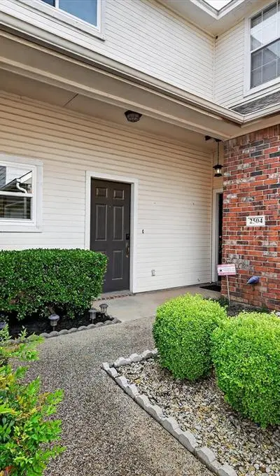 2506 Peargrove Circle, Arlington TX 76006 - Photo 2