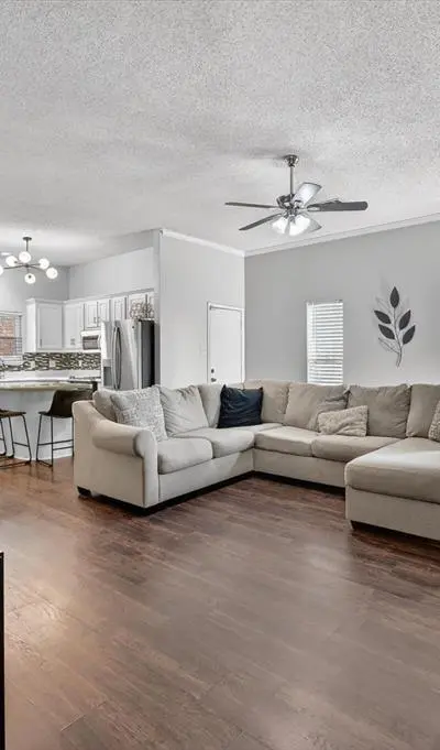 2506 Peargrove Circle, Arlington TX 76006 - Photo 5