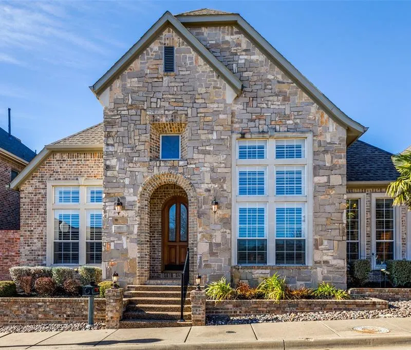 8619 Royalbrook Court, Dallas TX 75243