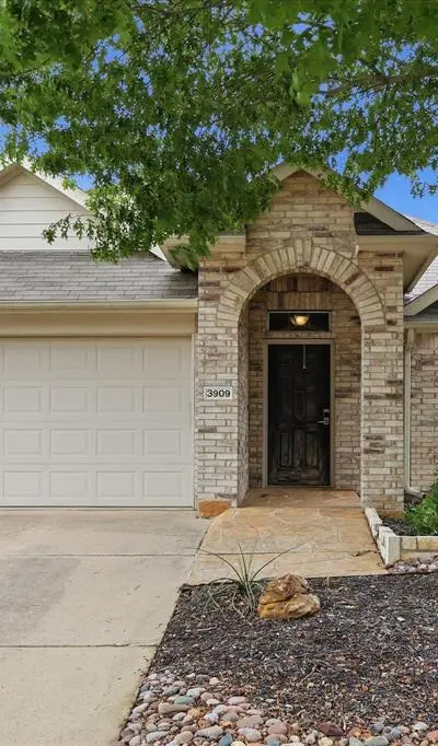 3909 Cliffside Drive, Denton TX 76208 - Photo 2