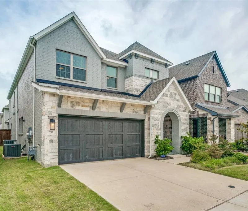 716 Sugar Field Drive, Lewisville TX 75056